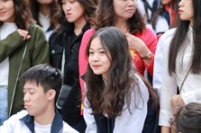 Ngắm dàn nữ sinh Hà Nội xinh như hotgirl trong tà áo dài mừng ngày 20.11