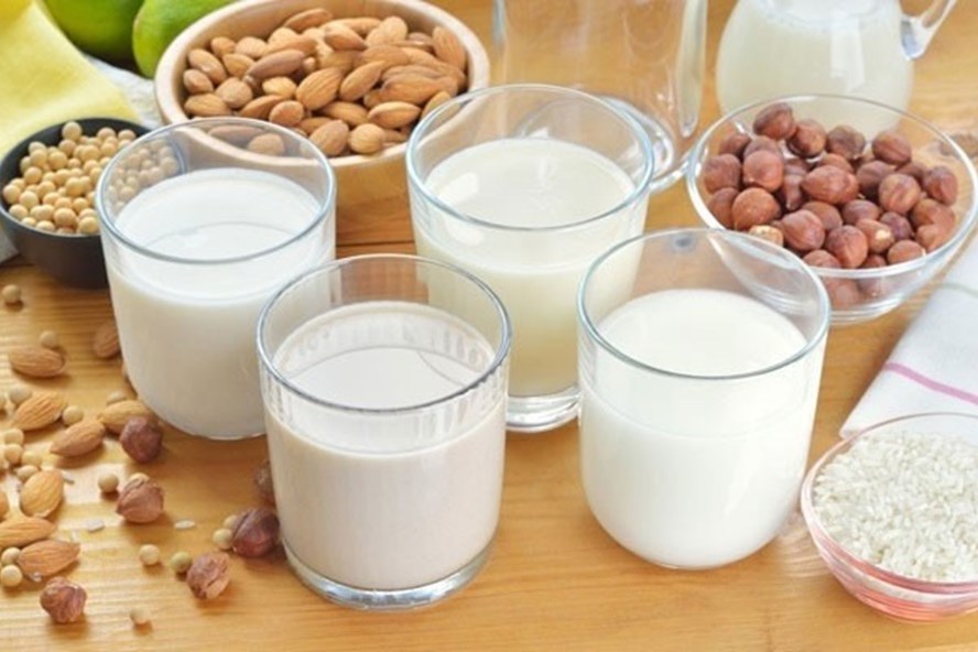 Trong sữa có chứa nhiều canxi giúp xương chắc khỏe. ảnh: S.T