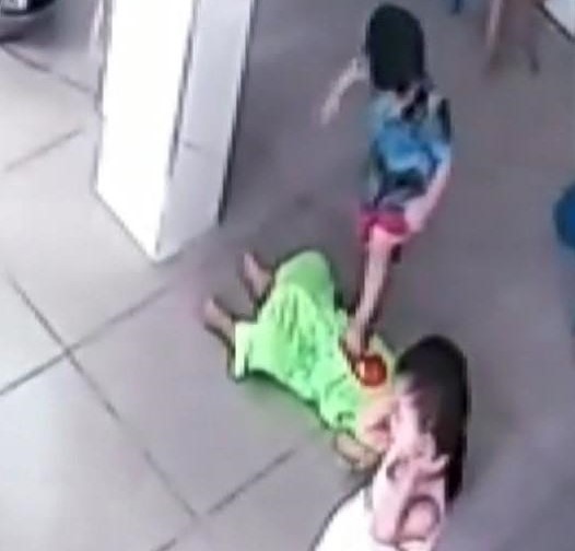 Hiện nhà trường đã xin lỗi gia đình cháu bé.