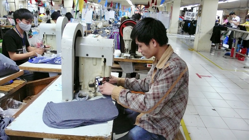 Tuổi nghỉ hưu của người lao động sẽ là đủ 62 tuổi đối với lao động nam và đủ 60 tuổi đối với lao động nữ. Ảnh: H.A