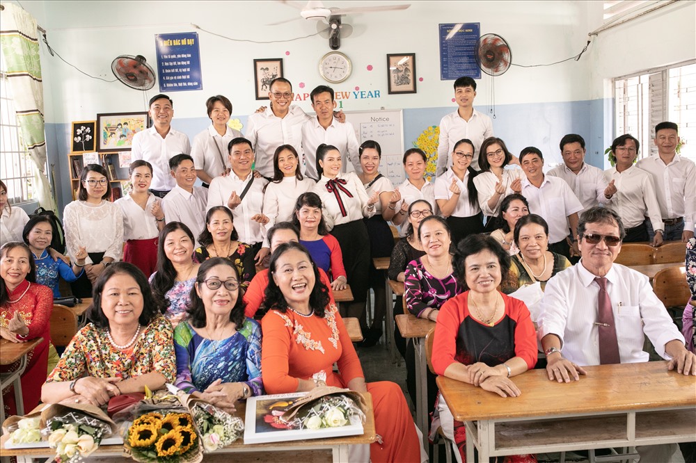 Người đẹp cũng có dịp gặp gỡ bạn bè thân thiết những năm tháng ở tuổi học trò.