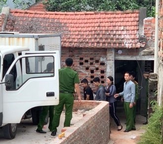 Phải mất gần nửa giờ đồng hồ, lực lượng chức năng mới bắt giữ được các đối tượng trong lô cốt ngầm.