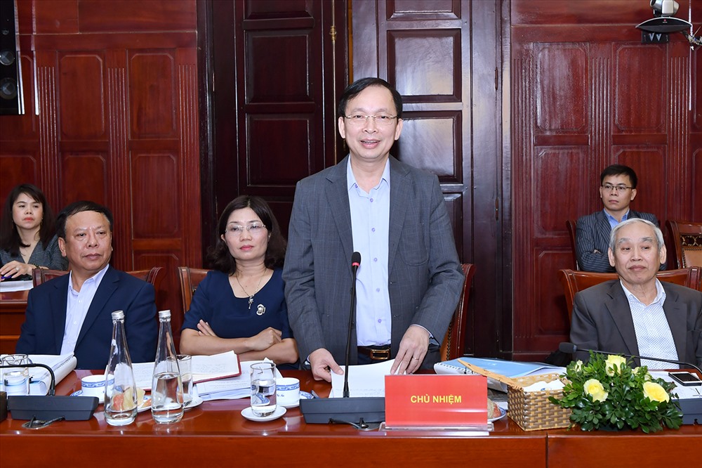 TS Đào Minh Tú, Chủ nhiệm Dự án đang bảo vệ công trình trước Hội đồng Khoa học cấp Bộ. Ảnh TL