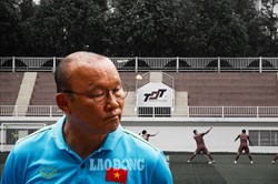HLV Park Hang Seo lo lắng vì có ít thời gian làm quen sân nhân tạo