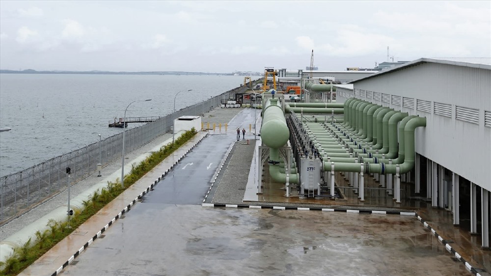 Tuaspring - nhà máy khử nước mặn lớn nhất - ở Singapore. Ảnh: PUB.