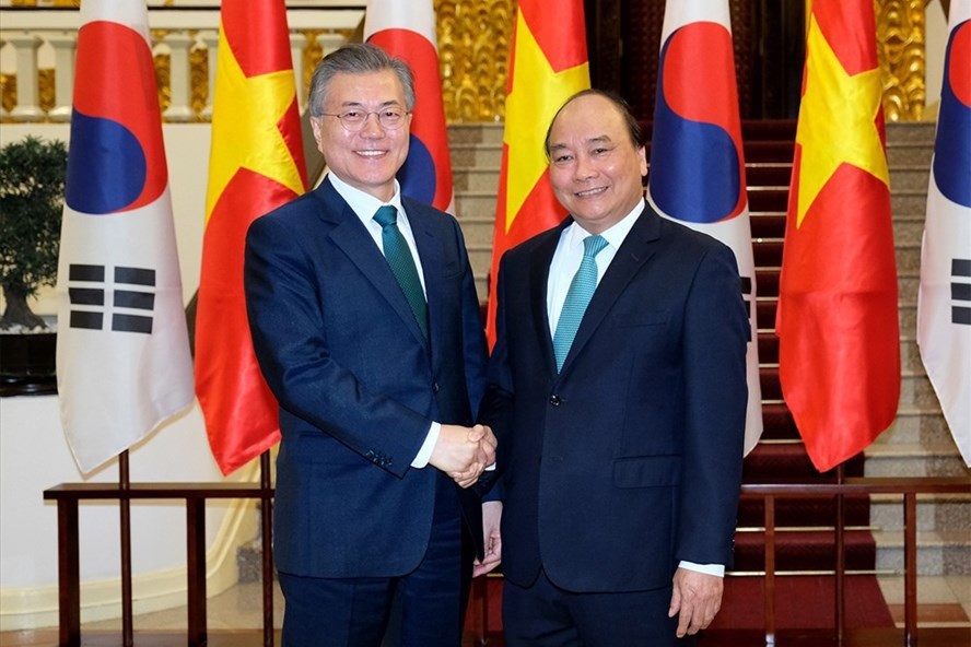 Thủ tướng Nguyễn Xuân Phúc và Tổng thống Hàn Quốc Moon Jae-in. Ảnh: VGP