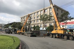 Hiện trường vụ "giải cứu" thùng container lật giữa đường phố Đà Nẵng