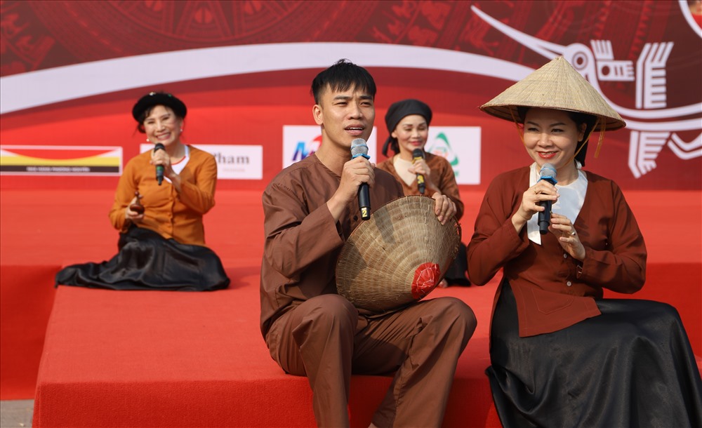 Du khách sẽ có cơ hội thưởng lãm những loại hình nghệ thuật đặc sắc như Hát Then, Hát Chèo, ... tại chương trình. Ảnh: Nguyễn Hồng.