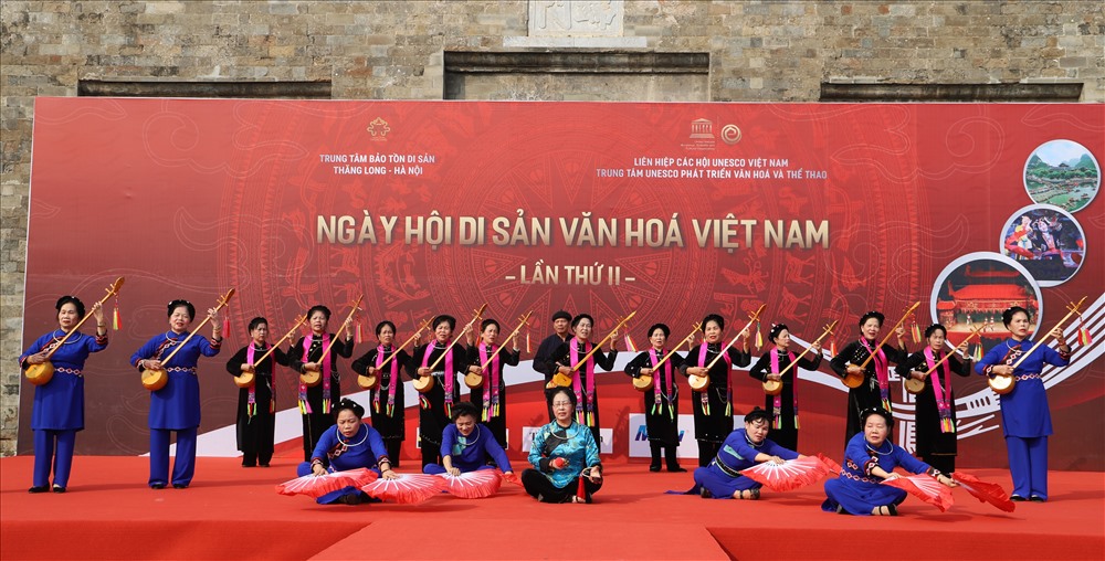 Du khách sẽ có cơ hội thưởng lãm những loại hình nghệ thuật đặc sắc như Hát Then, Hát Chèo, ... tại chương trình. Ảnh: Nguyễn Hồng.