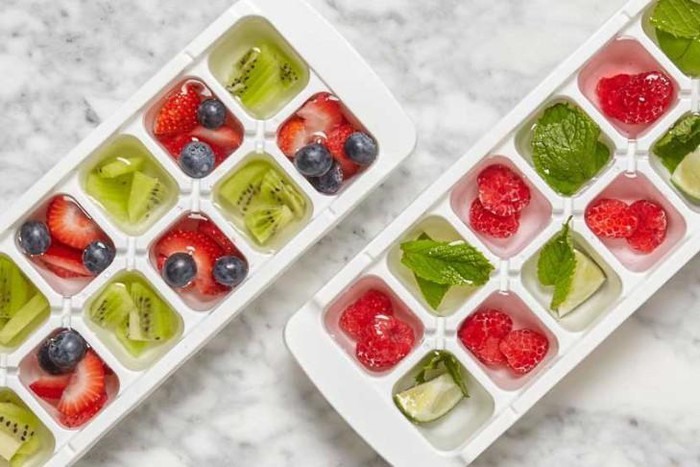Đá lạnh và nước ép giúp da mặt trở nên căng bóng và nhiều dinh dưỡng hơn