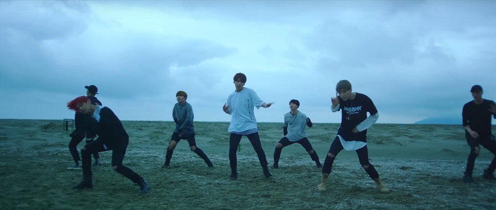 Vũ đạo đẹp mắt trong MV Save me - BTS