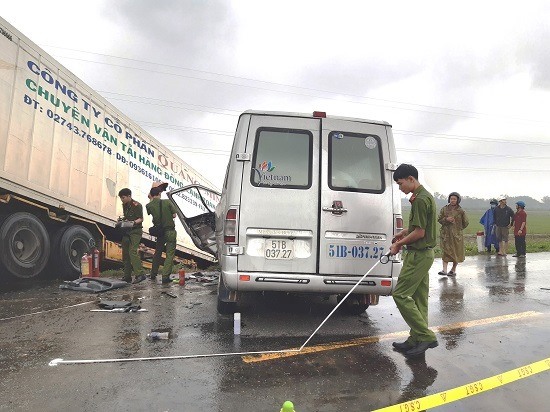 Hiện lực lượng chức năng đang vào cuộc điều tra làm rõ danh tính 2 tài xế và các nạn nhân. Ảnh: CTV