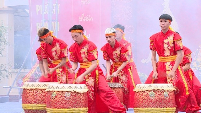 Tưng bừng lễ hội Sòng Sơn. Ảnh: Việt Hoà