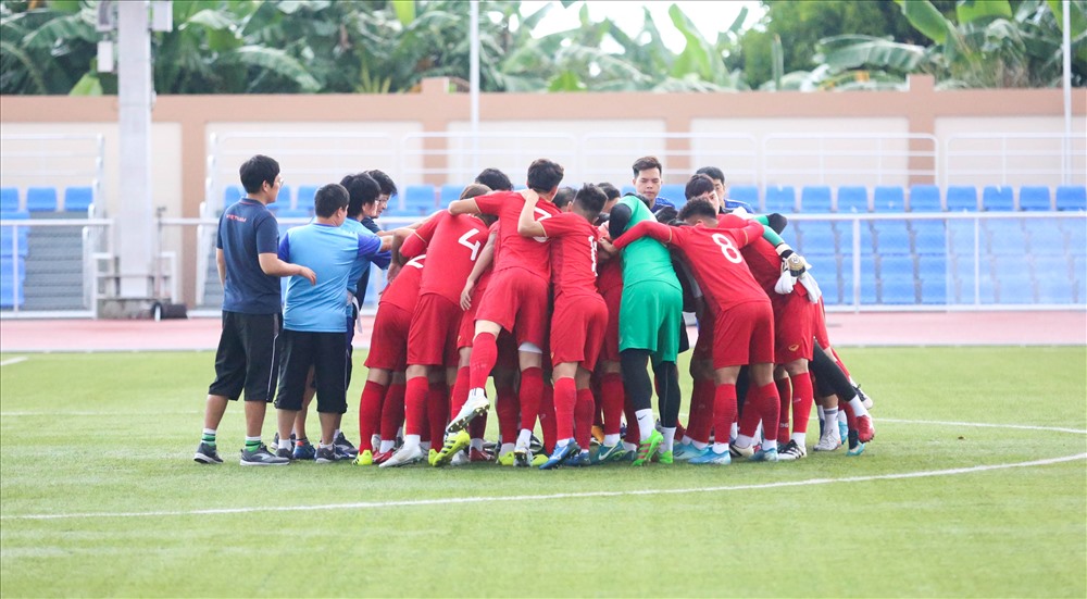 Cả đội tỏ ra quyết tâm trước khi bước vào chinh phục giấc mơ vàng SEA Games 2019. Ảnh: HOÀI THU