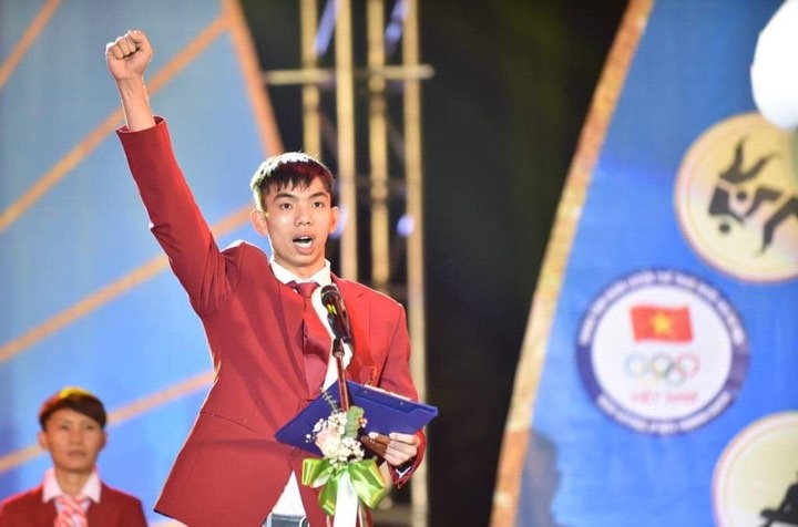 Kình ngư Nguyễn Huy Hoàng là một trong những niềm hy vọng “Vàng” của TTVN. Tại lễ xuất quân hôm 16.11, anh đã thay mặt các VĐV tuyên thệ. Ảnh: Minh Tùng