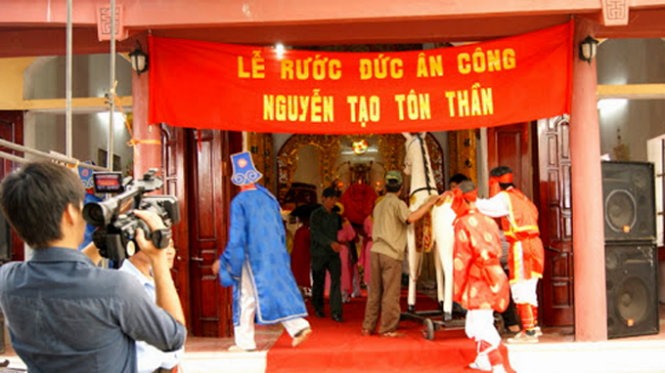 Tượng nữ anh hùng liệt sĩ Nguyễn Thị Lợi ở thành phố Sầm Sơn (Thanh Hóa). Ảnh: T.L