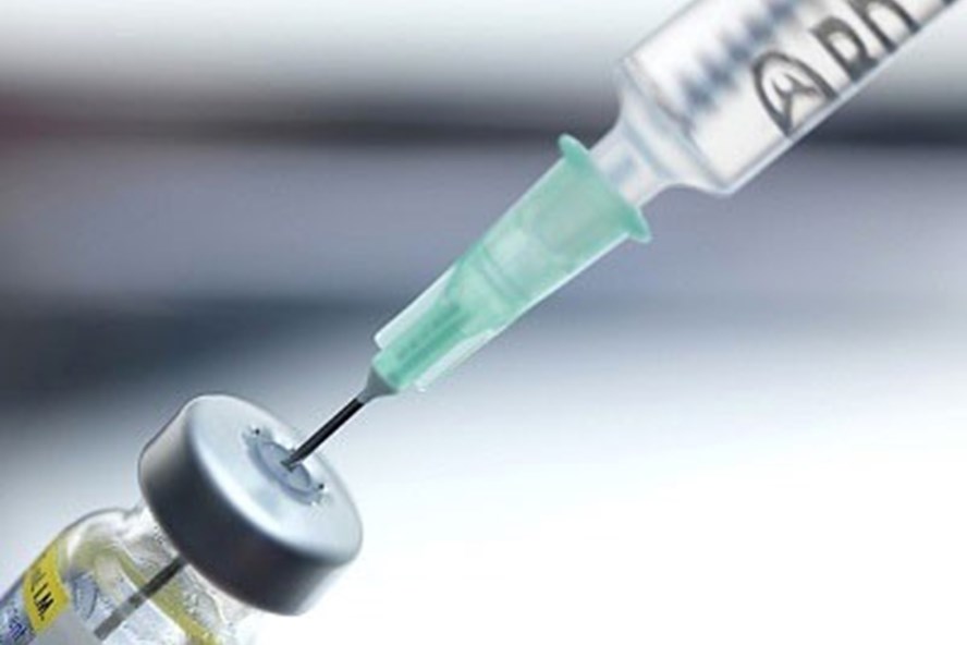 Các nhà khoa học Việt Nam nghiên cứu vắc xin phòng cúm và bệnh dại công nghệ mới.