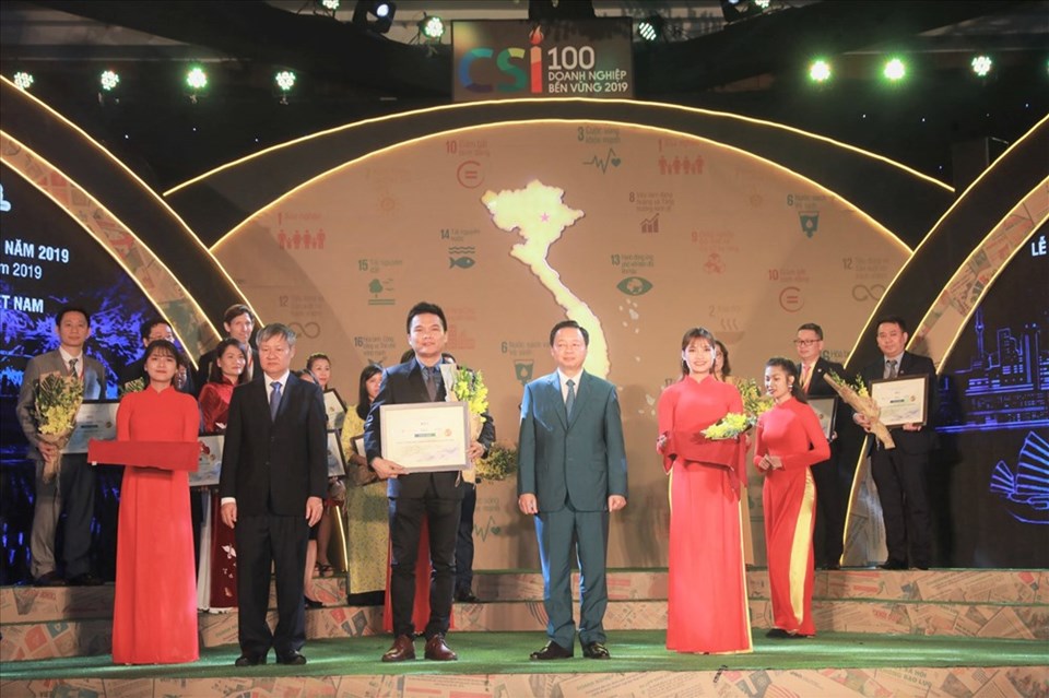 Ông Nguyễn Thành Đạt - GĐ Truyền Thông Herbalife VN đại diện nhận giải thưởng doanh nghiệp bền vững 2019. Ông Nguyễn Thành Đạt - GĐ Truyền Thông Herbalife VN đại diện nhận giải thưởng doanh nghiệp bền vững 2019.