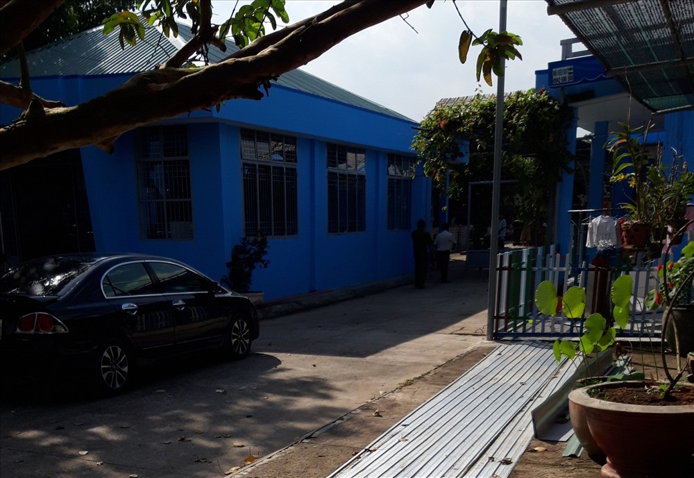 Công an vào khu vực em H từng ở. Ảnh: Đình Trọng