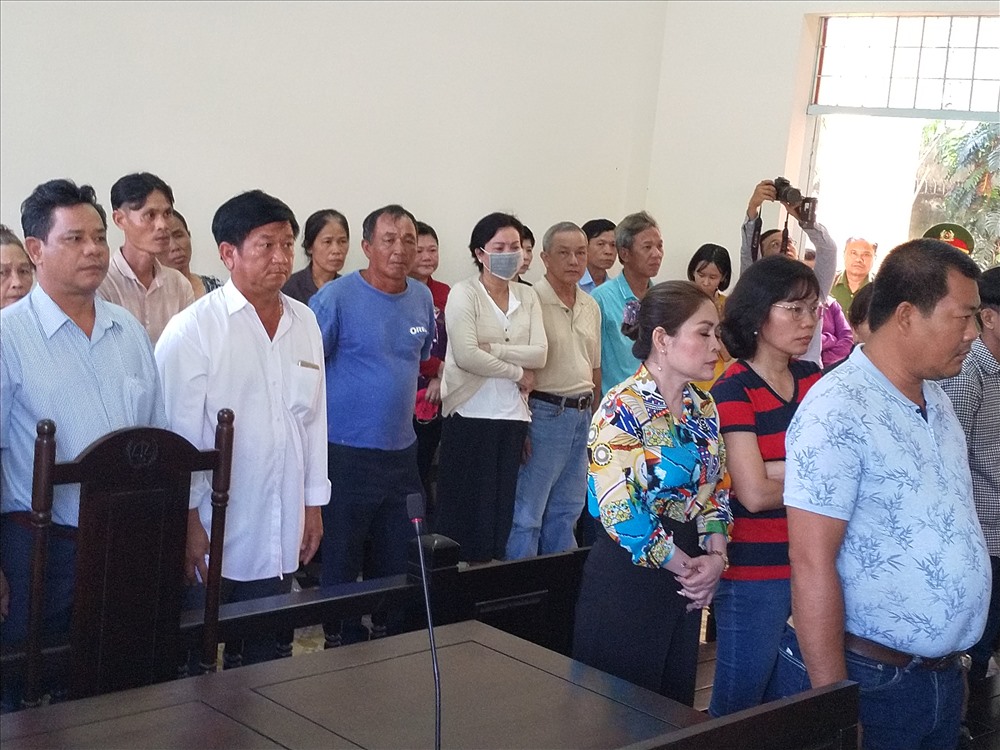 Gia đình các nạn nhân dự phiên tòa. Ảnh: K.Q