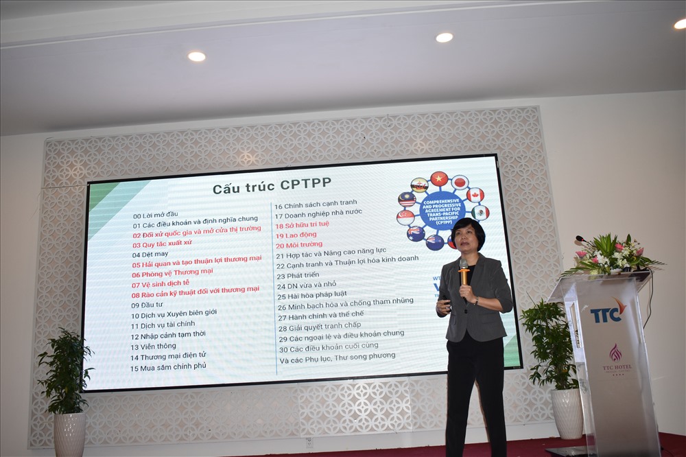 Bà Nguyễn Thị Thu Trang - trình bày từ hiệp định CPTPP tại buổi hội thảo. Ảnh: Thành Nhân