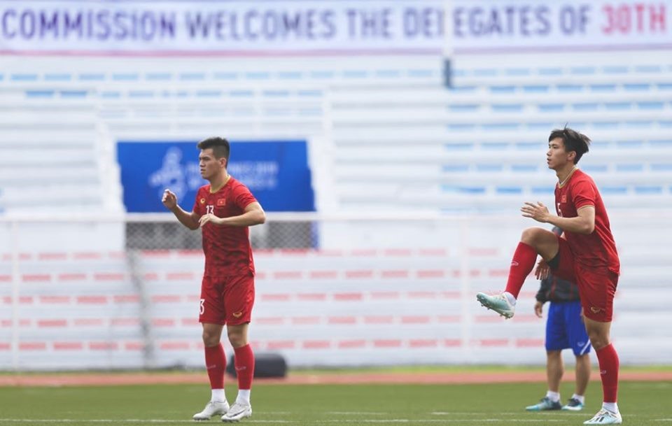 Văn Hậu có thể đá chính trận gặp Lào. Ảnh: D.P