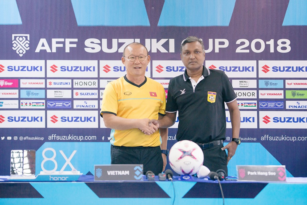 Lần gần nhất HLV Park Hang-seo chạm trán ông Sundramoorthy là tại vòng bảng AFF Cup 2018. Ảnh: AFF