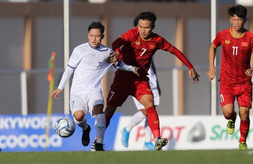 Tuyển U22 Việt Nam đá khá nhàn nhã vẫn dẫn trước 2-0. Ảnh D.P