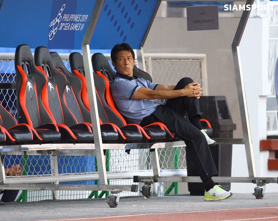 HLV “hàng hiệu” đã có chiến thắng đầu tiên ở giải “ao làng“. Ảnh: Siam Sport