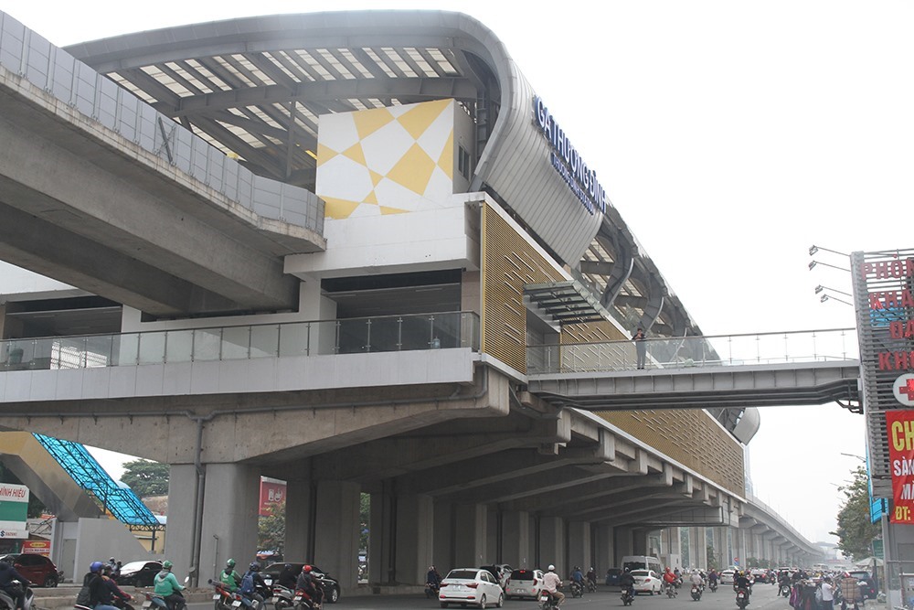 Theo thông báo mới nhất, chưa đầy một tháng nữa, tuyến đường sắt Cát Linh - Hà Đông (Hà Nội) sẽ được đưa vào khai thác thương mại. Ảnh: Phạm Đông