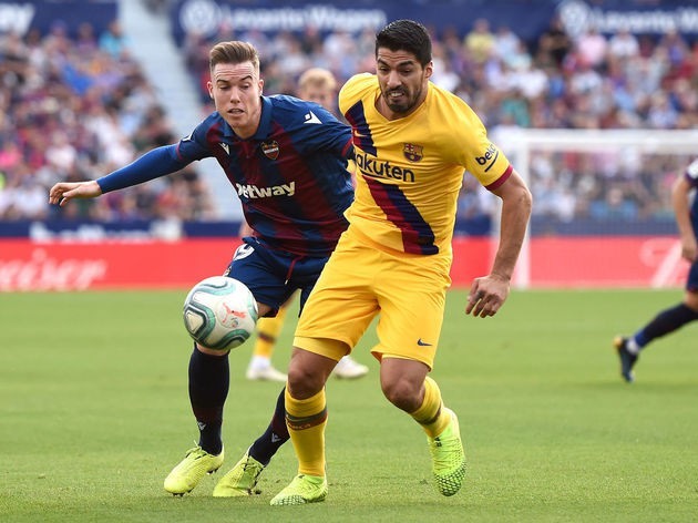 Messi không cứu được Barcelona khỏi trận thua. Ảnh: Getty
