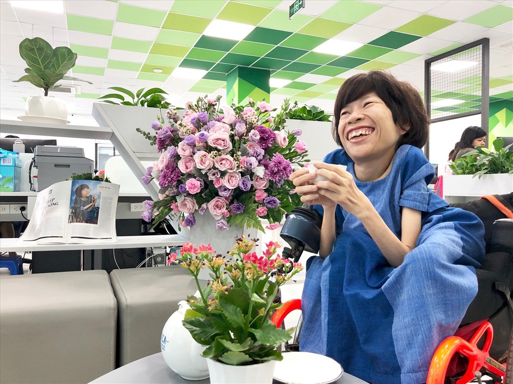 Chị Vân cao chưa đầy một mét, nặng 20kg.