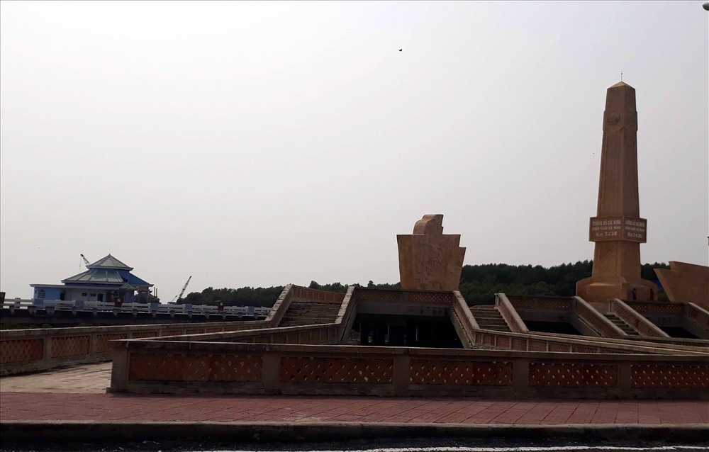 Quần thể công trình điểm cuối của đường Hồ Chí Minh nơi Đất Mũi (ảnh Nhật Hồ)
