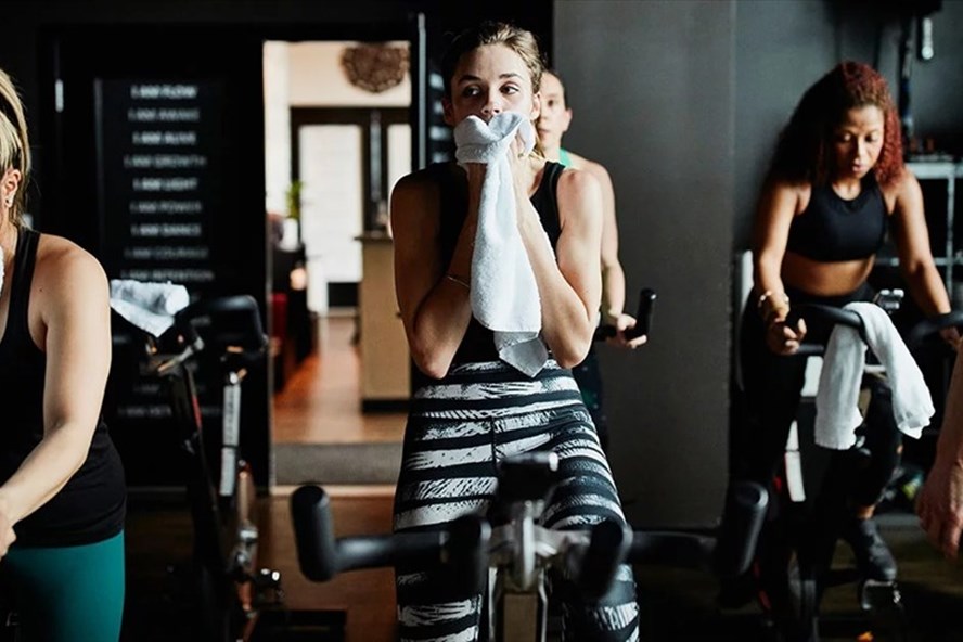 8 thói quen xấu khi tập gym khiến bạn bị ghét trong phòng tập