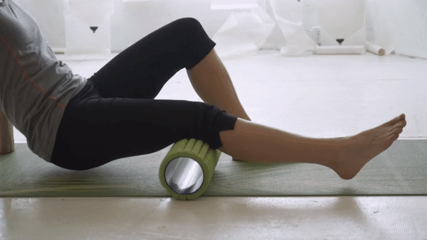 Lăn foam roller phần cơ đùi sau (hamstring)