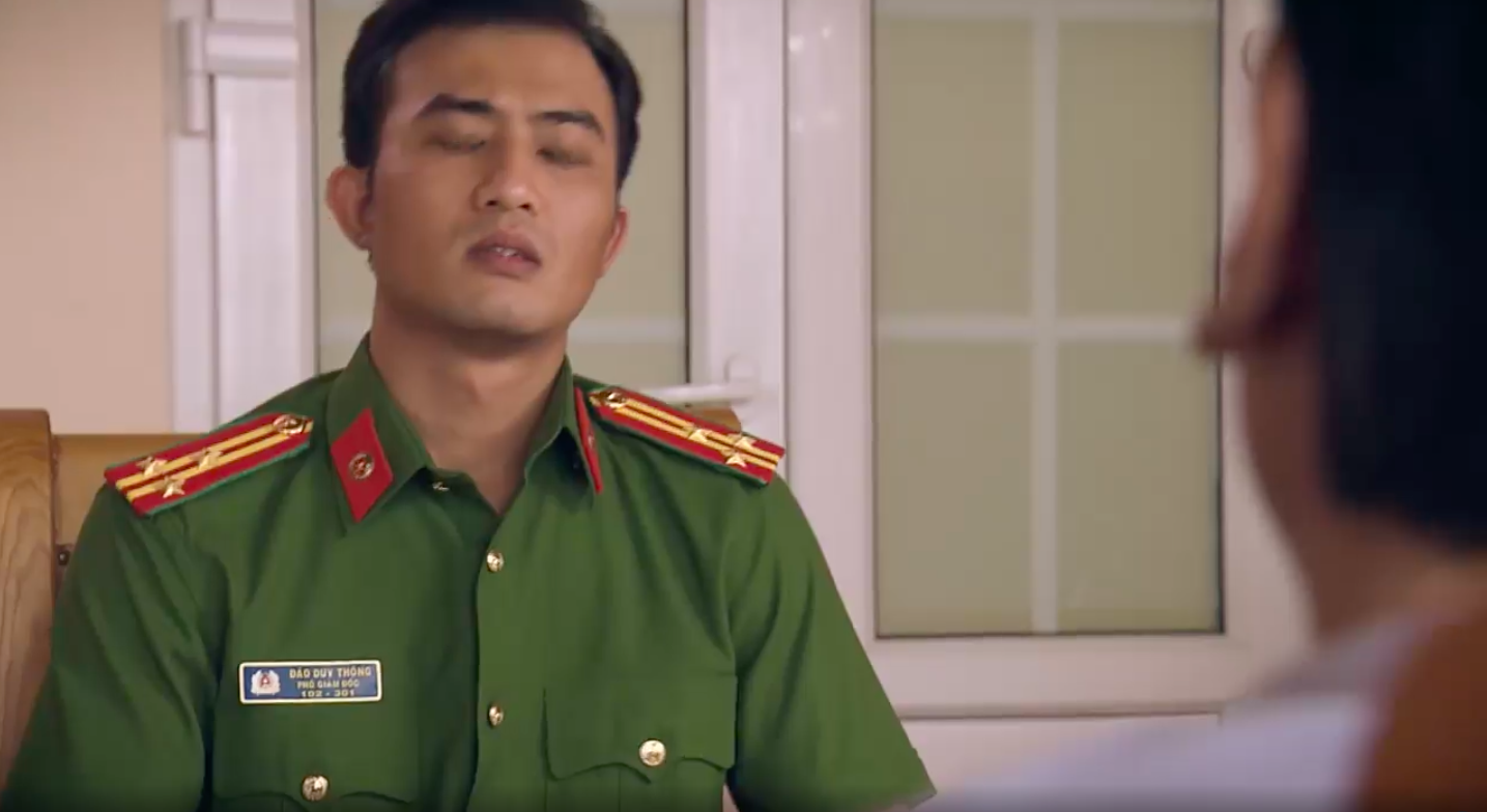Thông “cứng họng” trước câu hỏi của chủ tịch Trần Nghĩa. Ảnh: CMH.