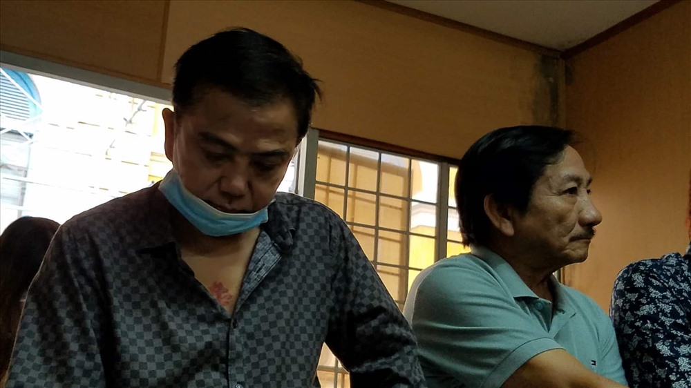 Hồng Tơ suy tư tại phiên tòa