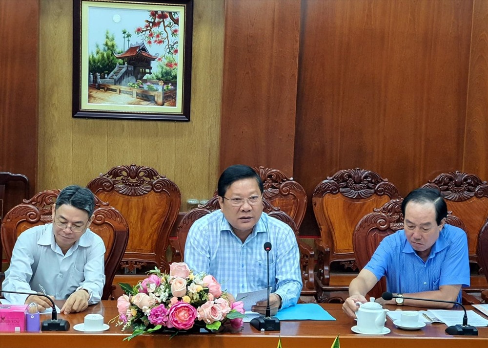 Phó chủ tịch UBND tỉnh Sóc Trăng Lê Văn Hiểu cam kết Sóc Trăng sẽ tạo mọi điều kiện thuận lợi nhất để Thiết chế công đoàn sớm hoàn thành (ảnh Nhật Hồ)
