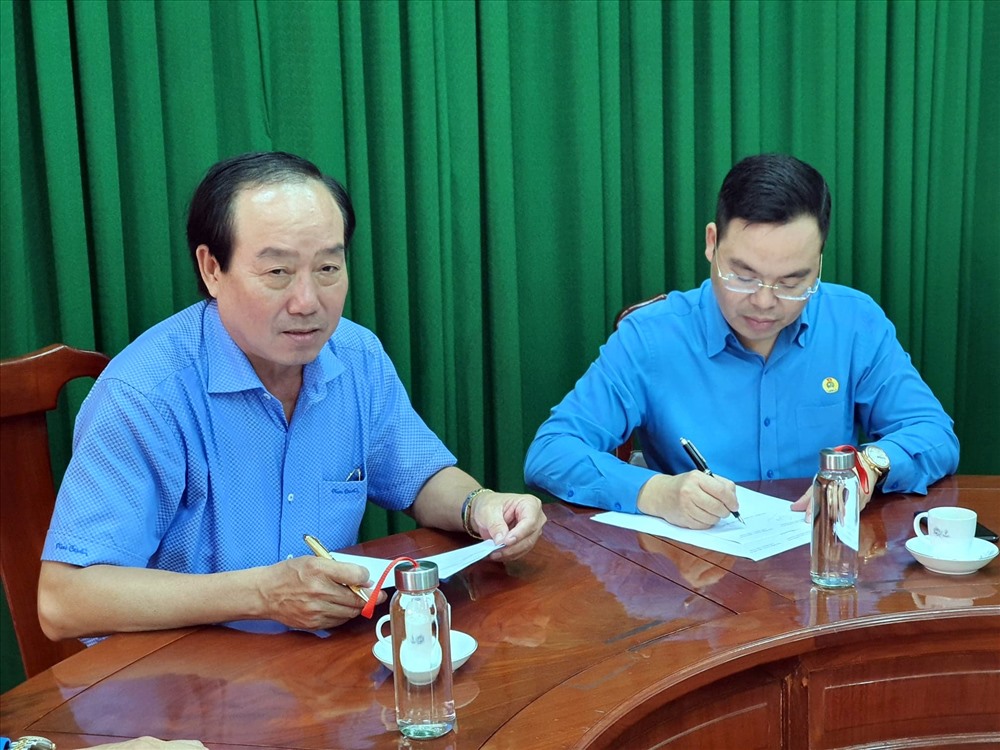 Hai bên ký kết hợp tác ghi nhớ các phần việc sẽ triển khai tại Thiết chế công đoàn Sóc Trăng (ảnh Nhật Hồ)