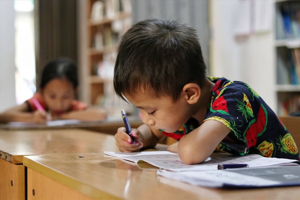 Lớp học đơn sơ của anh Trường.