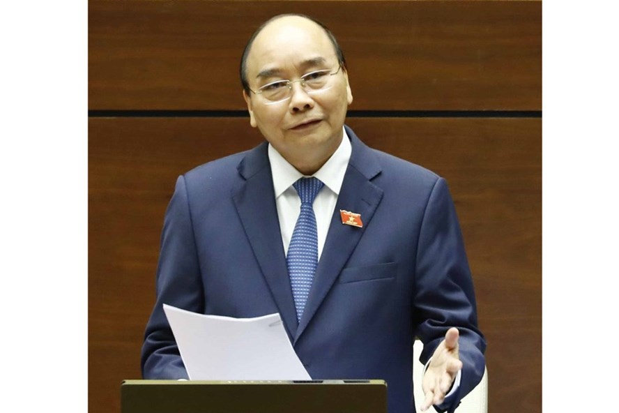 Thủ tướng Chính phủ Nguyễn Xuân Phúc cùng 4 Bộ trưởng trả lời chất vấn tại kỳ họp thứ 8 QH khóa XIV. Ảnh: TTXVN