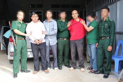 Đối tượng Thào A Chứ và Thào A Bình bị bắt quả tang đang vận chuyển 220 bánh heroin.