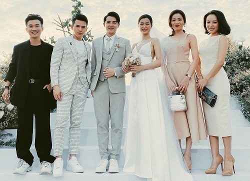 Dàn sao Việt tề tựu đông đủ chung vui cùng cặp đôi. Ảnh: FBNV.