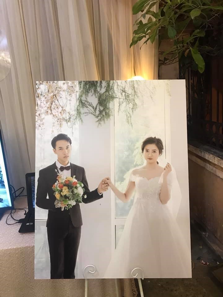 Cộng đồng mạng nhanh chóng có được tấm hình chụp lại ảnh cưới của cặp đôi. Ảnh: FB