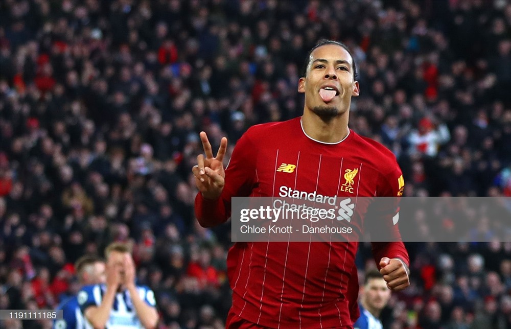 Liệu Van Dijk có để cho Ronaldo và Messi vượt qua. Ảnh: Getty
