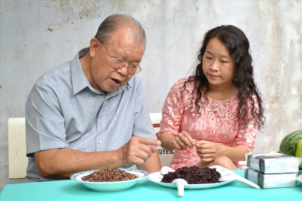 Tư vấn cho bác sĩ Anh quốc gốc Việt có mong muốn đưa nông sản Việt vào quốc đảo sương mù. Ảnh: LT