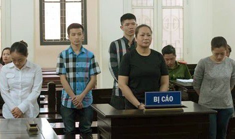 Các bị cáo tại phiên xử sơ thẩm ngày 20.4.2018. Ảnh: Dân trí.