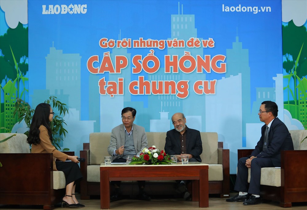 Các khách mời tham dự tọa đàm. Ảnh: Tô Thế