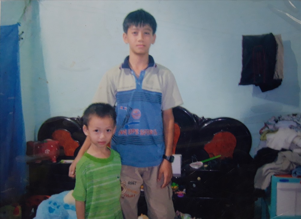 Tiến Linh và em trai Tiến Tú.