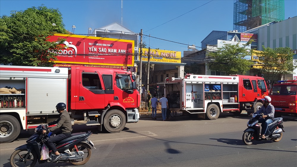 Nhà nghỉ bị châm xăng đốt. Ảnh: AX